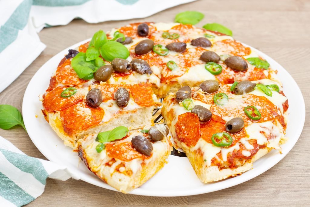 Przepis na pizzę z patelni bez piekarnika