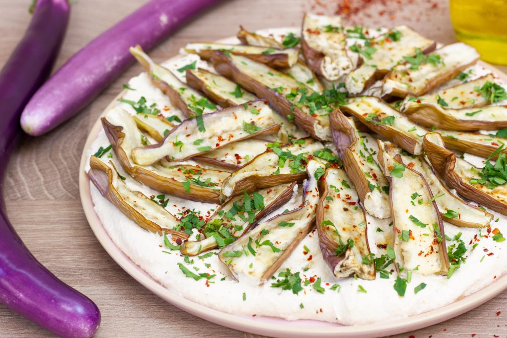 Przepis na dip z tofu z pieczonym bakłażanem