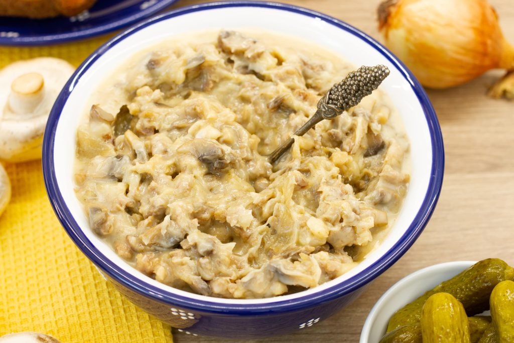 Przepis na smalczyk z mięsem i pieczarkami