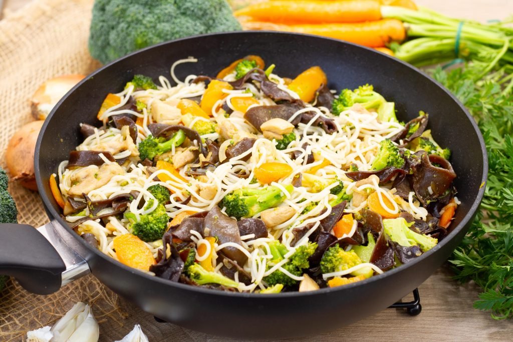 Przepis na stir fry z kurczakiem i warzywami