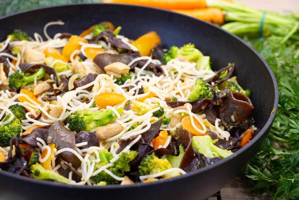Przepis na stir fry z kurczakiem i warzywami
