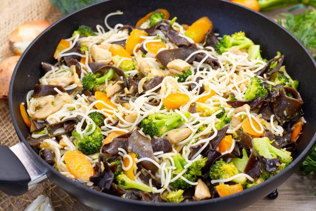 Przepis na stir fry z kurczakiem i warzywami