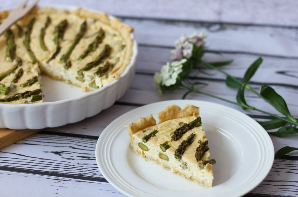Quiche serowy z zielonymi szparagami